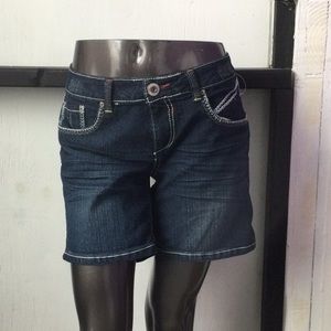 Vintage Hydraulic mid rise to almost knee length jean shorts.
